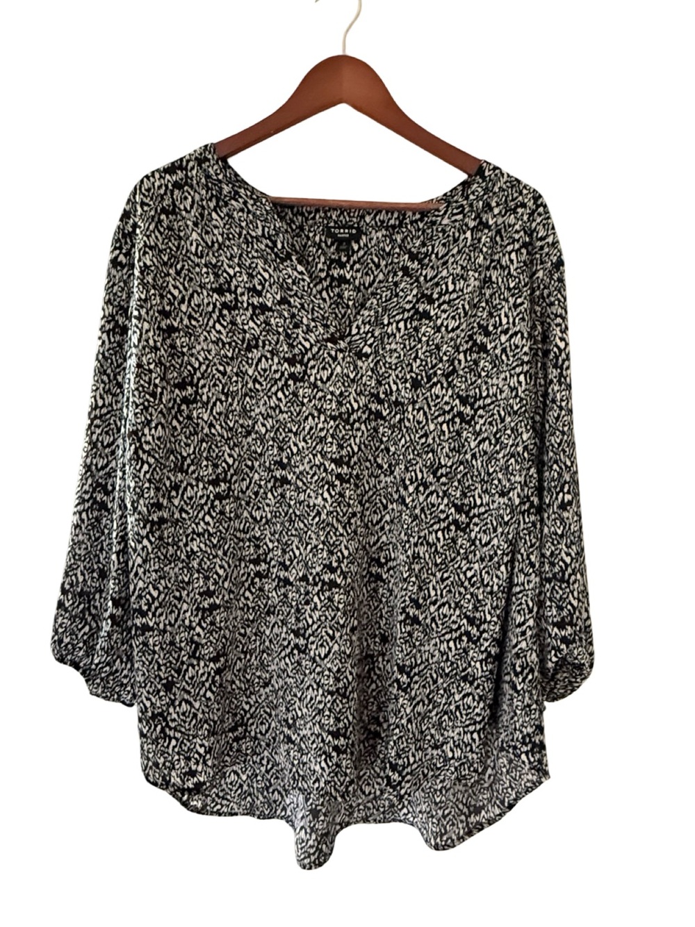Torrid, Black and White Pattern Harper Blouse, Size 3